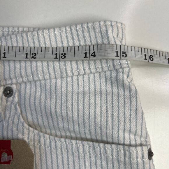 Levi's NWT Women's Mid-Length Shorts Mid-Rise Slim Striped Coastal Size 8 / W29 - Picture 6 of 13